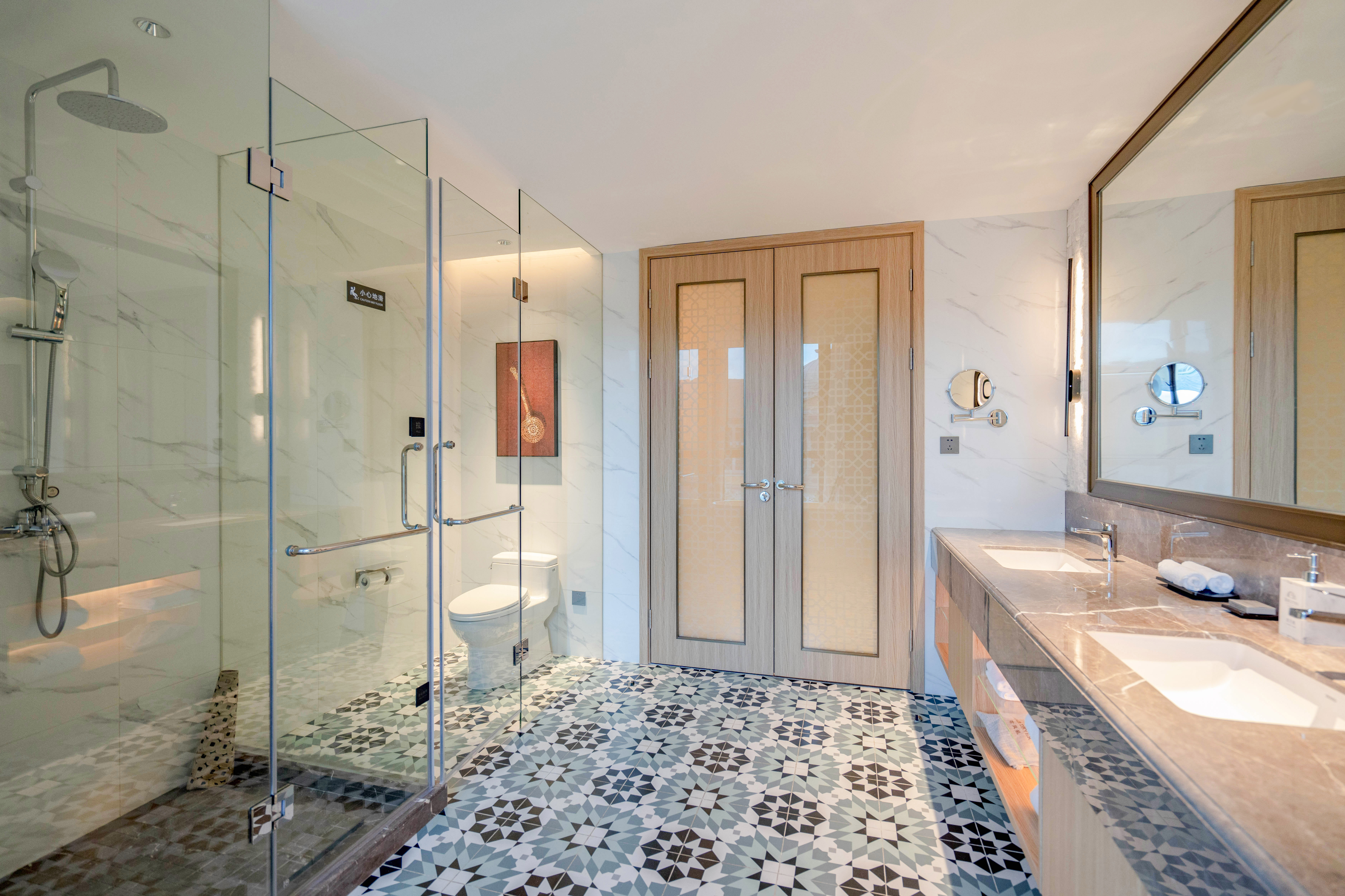 尊贵特大床房（加湿器+金可儿舒睡床品+小冰箱）