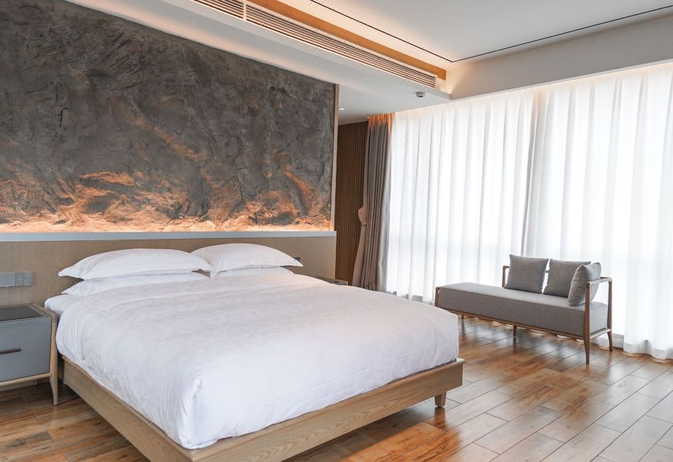 花园阳台大床房