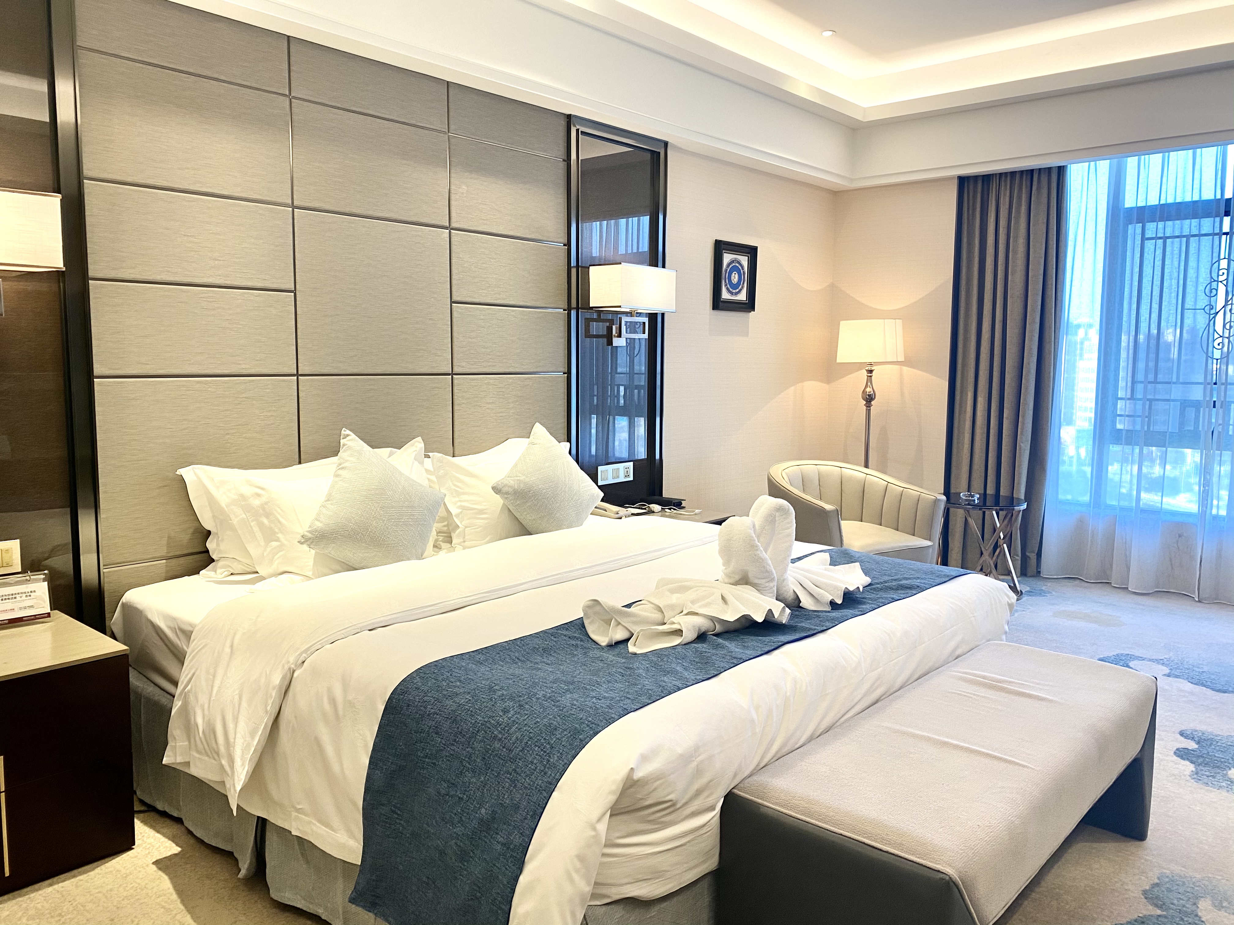 逸享|高级大床房「亲肤浴袍?高档床垫」