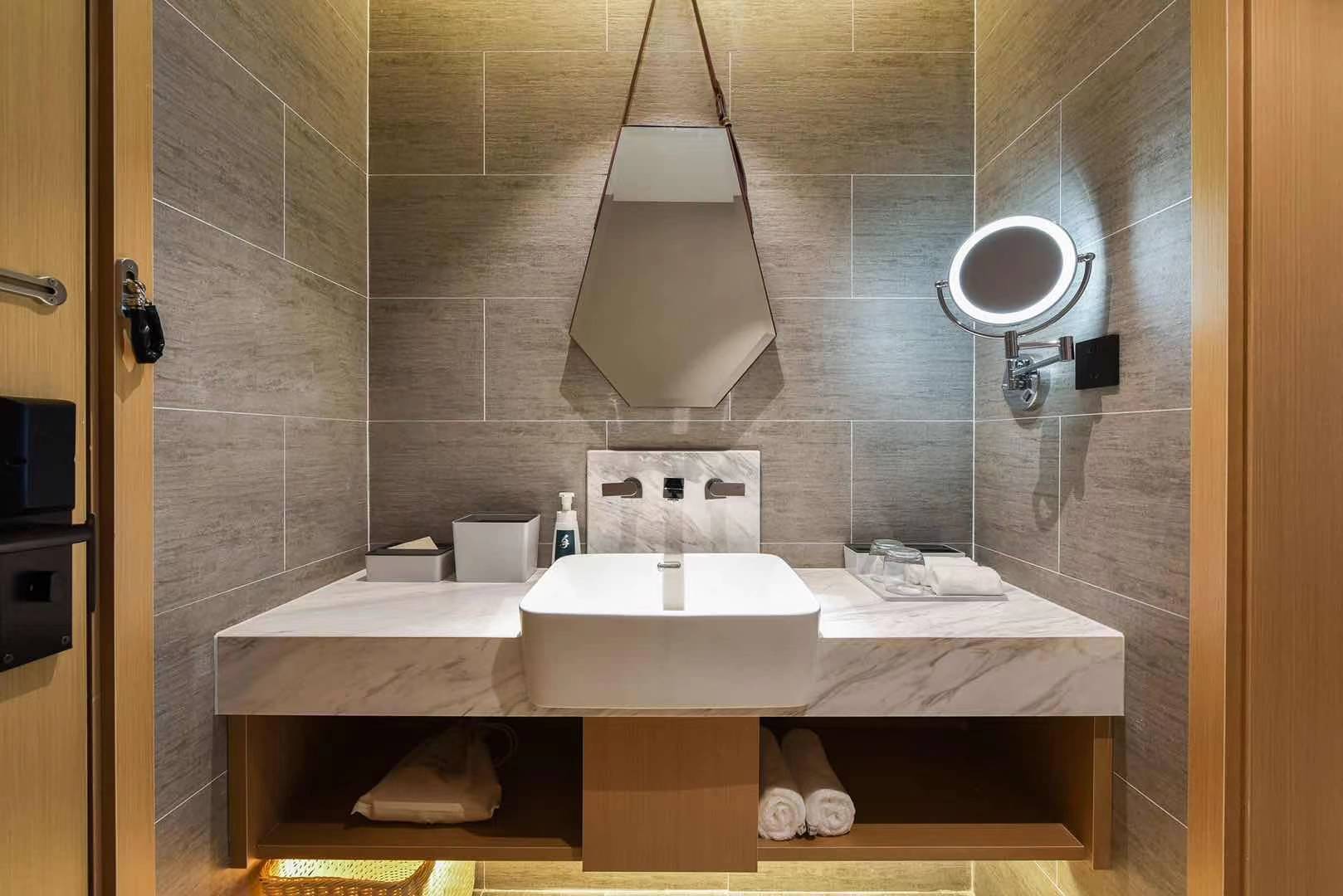 Atour Hotel高级大床房-手机投屏+茶吧+智能马桶+Minibar