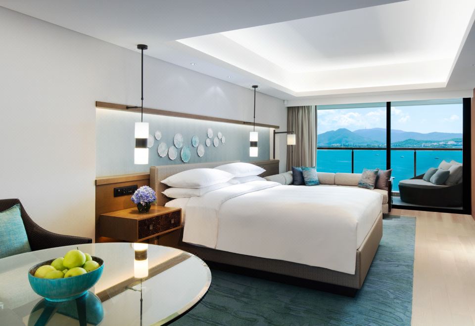 东翼揽海轩尊尚行政海景大床房