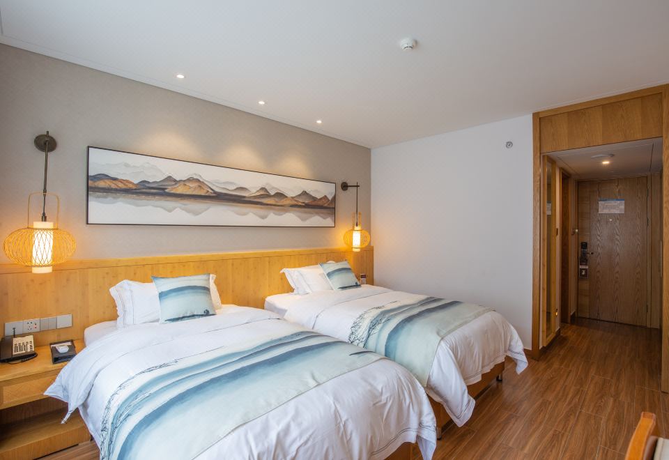 HongYa Minjiang Donghu Wawu Mountain Hot Spring Resort HotelDeluxe Standard Room