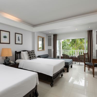 ห้องดีลักซ์พร้อมลานระเบียงและวิวสระว่ายน้ำ รหัสโปรโมชั่น ถาวร ปาล์ม บีช รีสอร์ท ภูเก็ต (SHA Extra Plus)