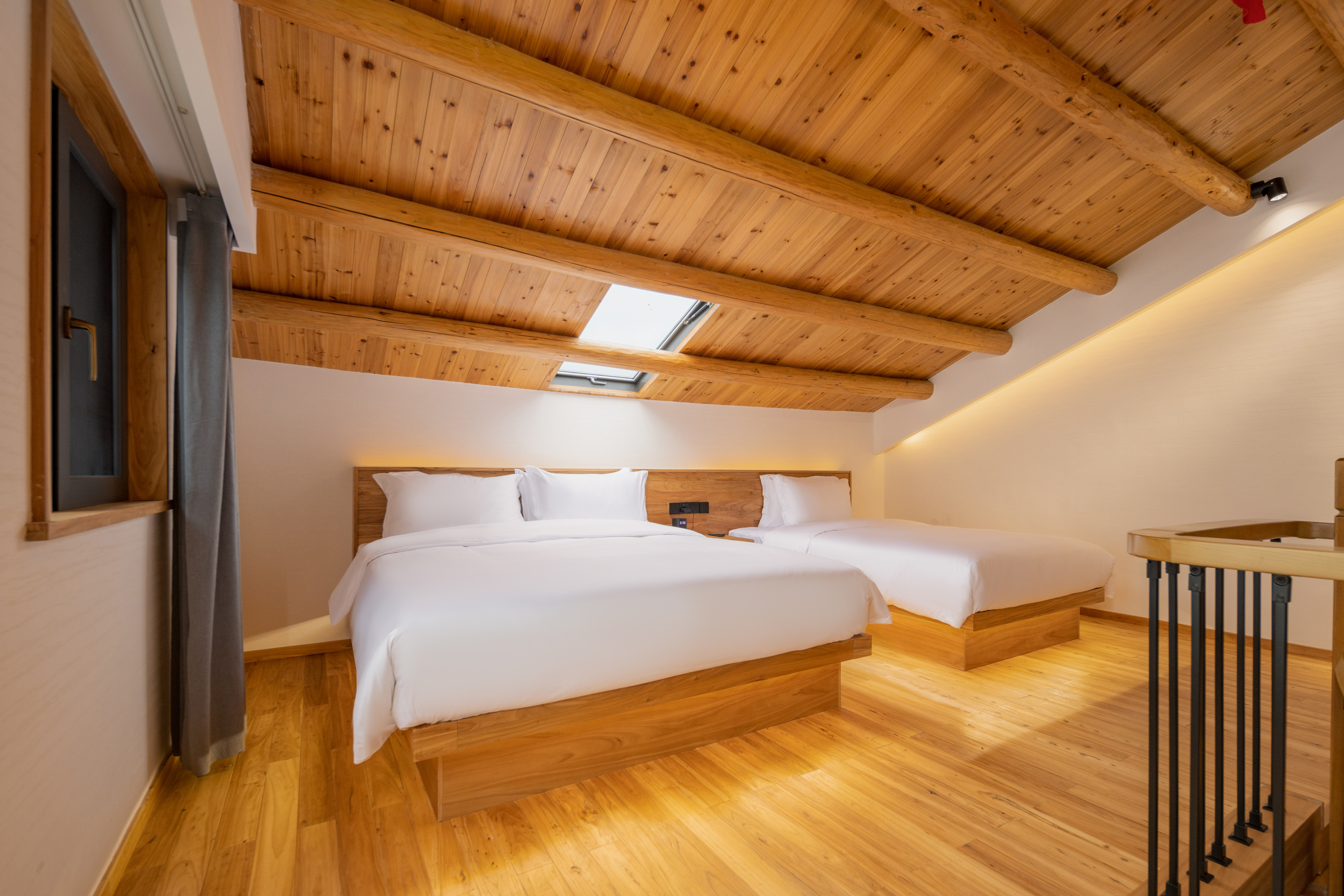 LOFT星空投影三床房·全屋智能·超大浴缸·巨幕幕布