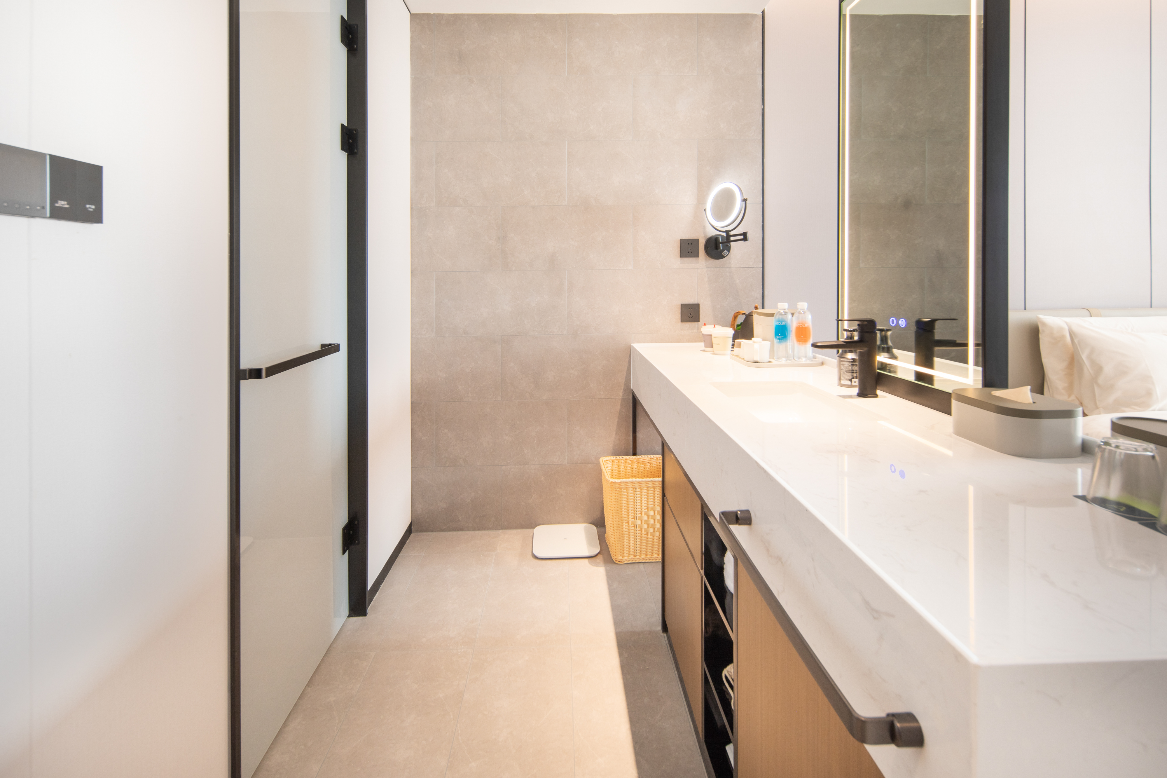 几木大床房（深睡枕+mini吧+55寸投屏电视+浴袍）