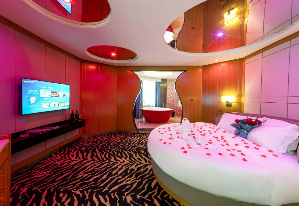 Yijing Guanlan HotelRomantic Honeymoon Room