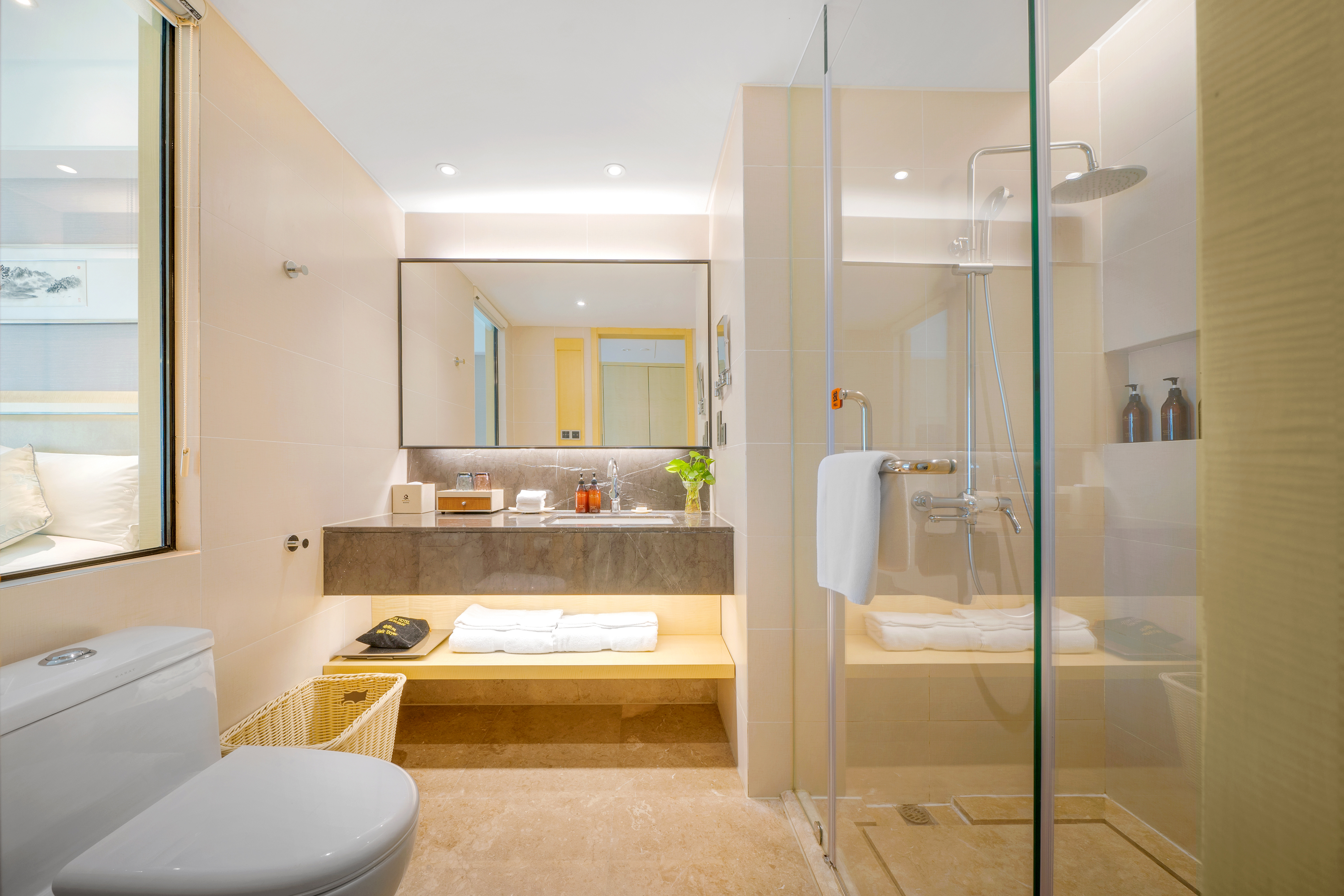 舒雅·城景大床房（休闲沙发+办公桌）