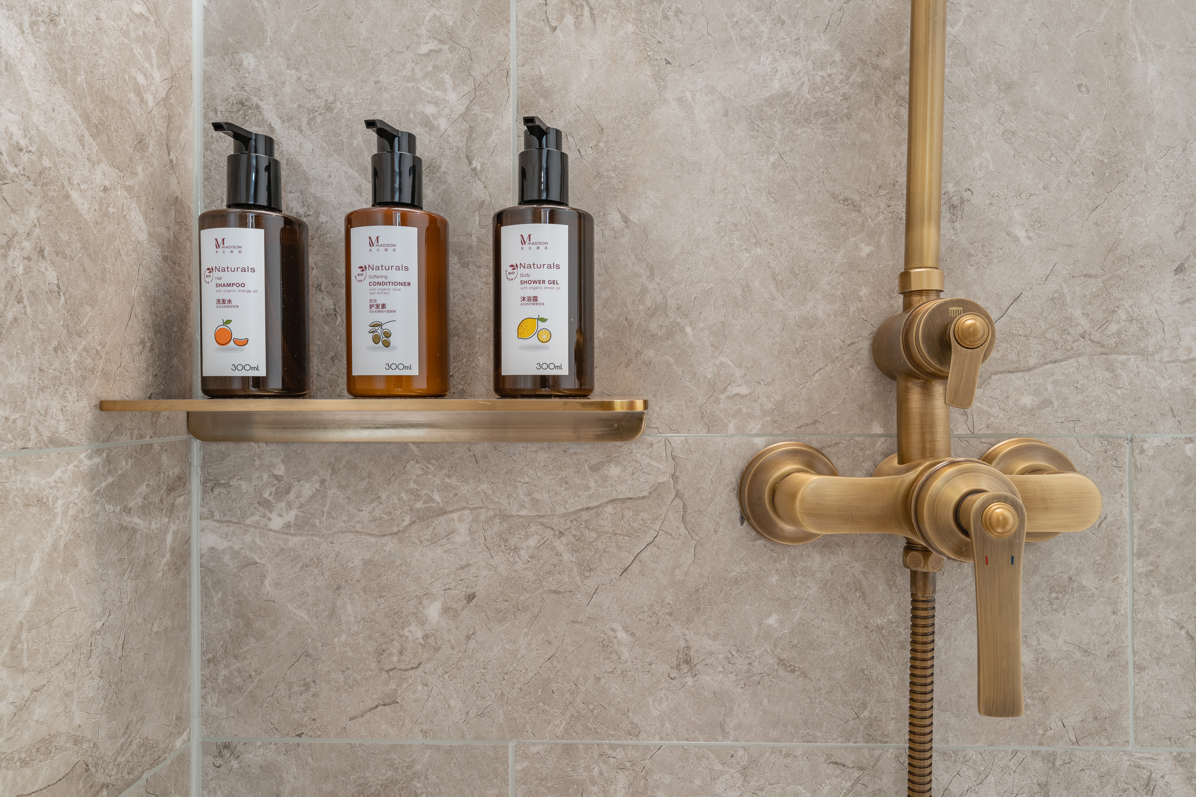 美仑大床房（智能马桶+感应取电+加湿器）