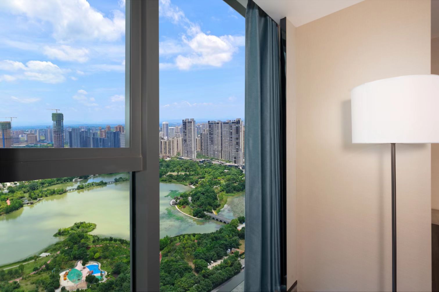 云端.湖景豪华大床房（品质床品+智能客控+休闲椅）