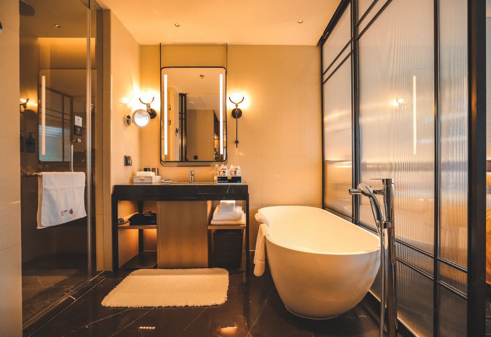 Sheraton Ningbo Xiangshan ResortFamily Room Mountain View Twin Bed