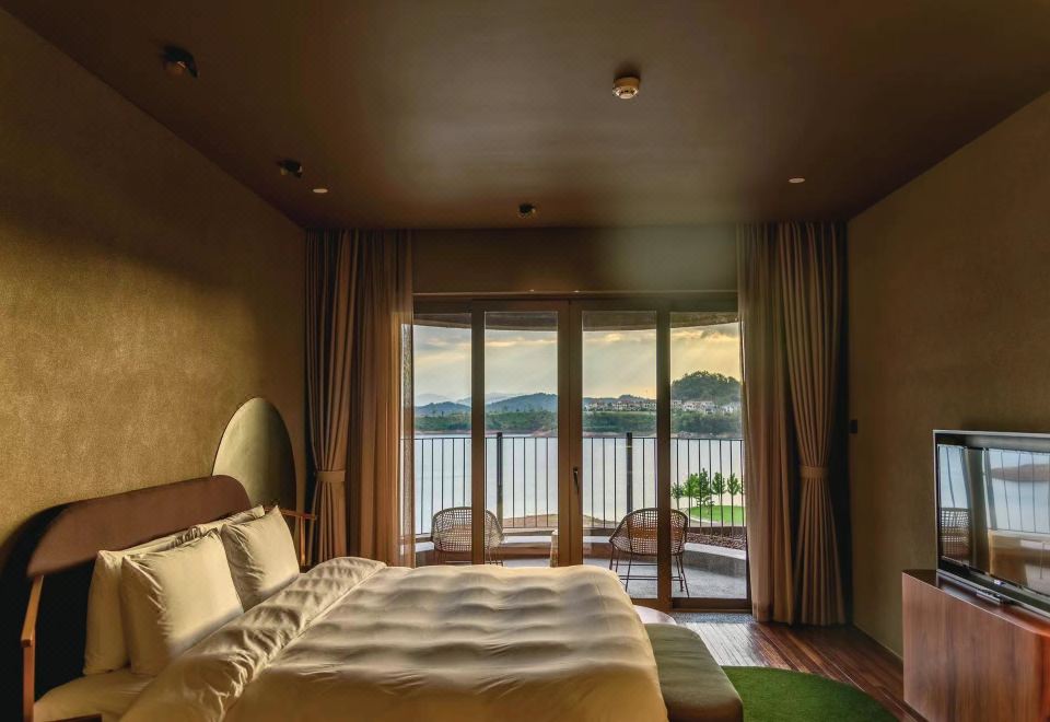 豪華湖景單臥套房