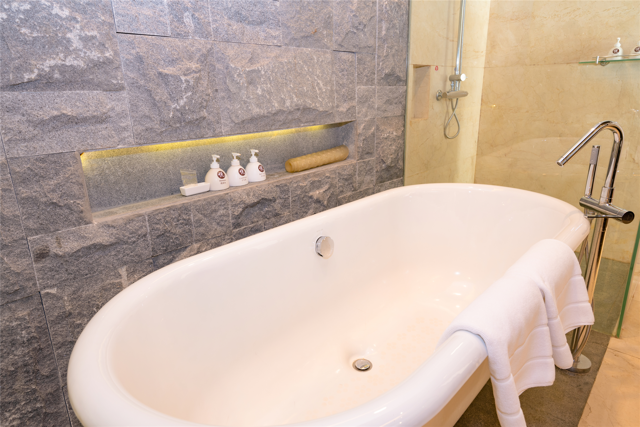 别墅露台泡池套房