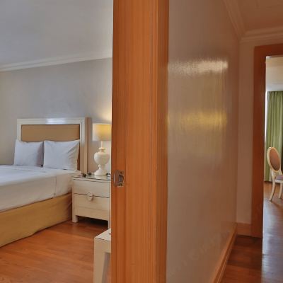 Executive Corner Suite (2 Bedroom) Crown Regency Hotel & Towers Cebu Promo Code