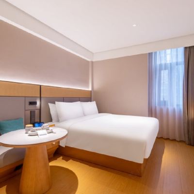 舒壓高級大床房（65寸投屏電視＋小冰箱） 全季酒店（北京燕莎三元東橋店）優惠