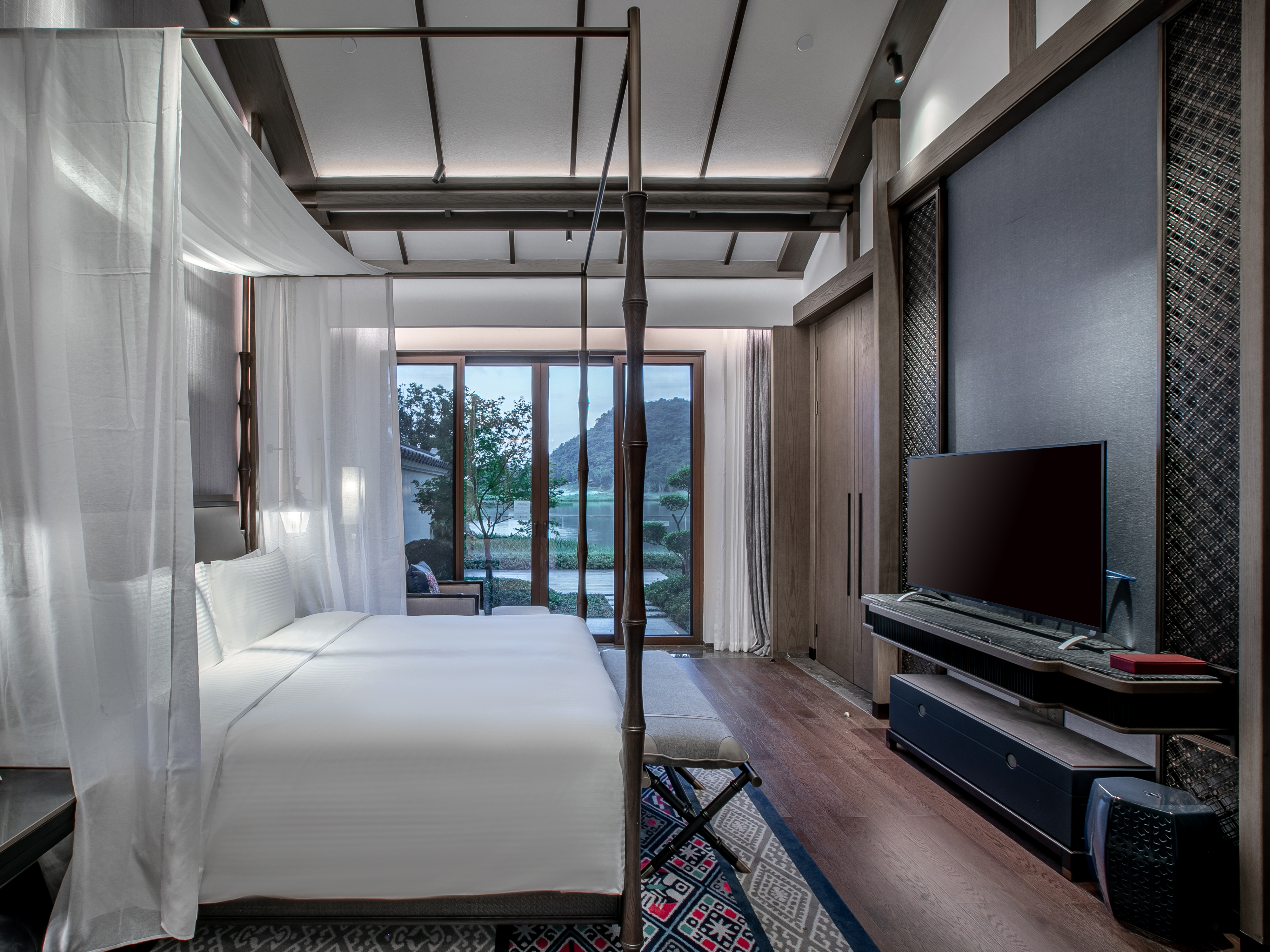 湖景庭院露台大床单卧别墅