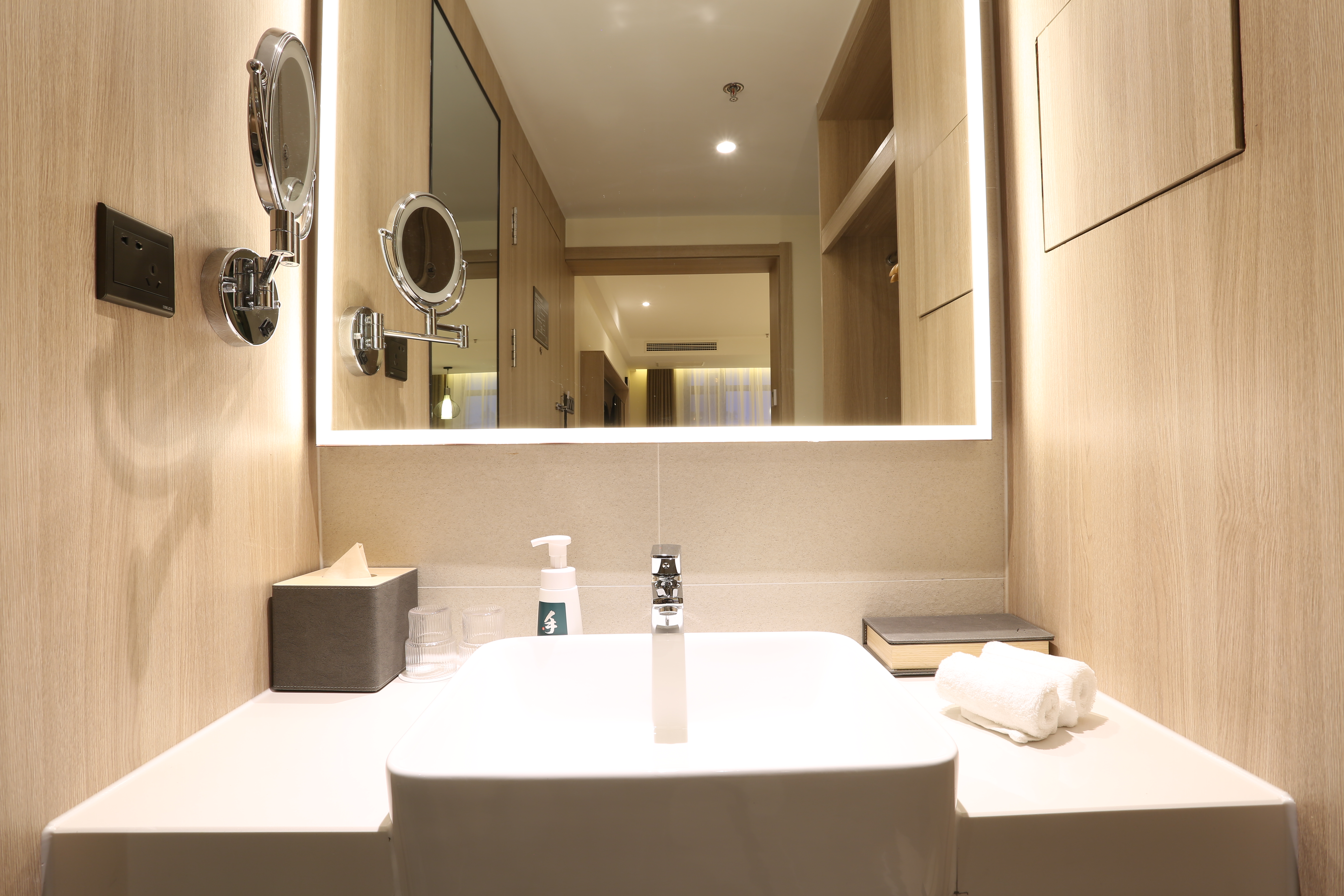 精選大床房（手機投屏+高速吹風機）