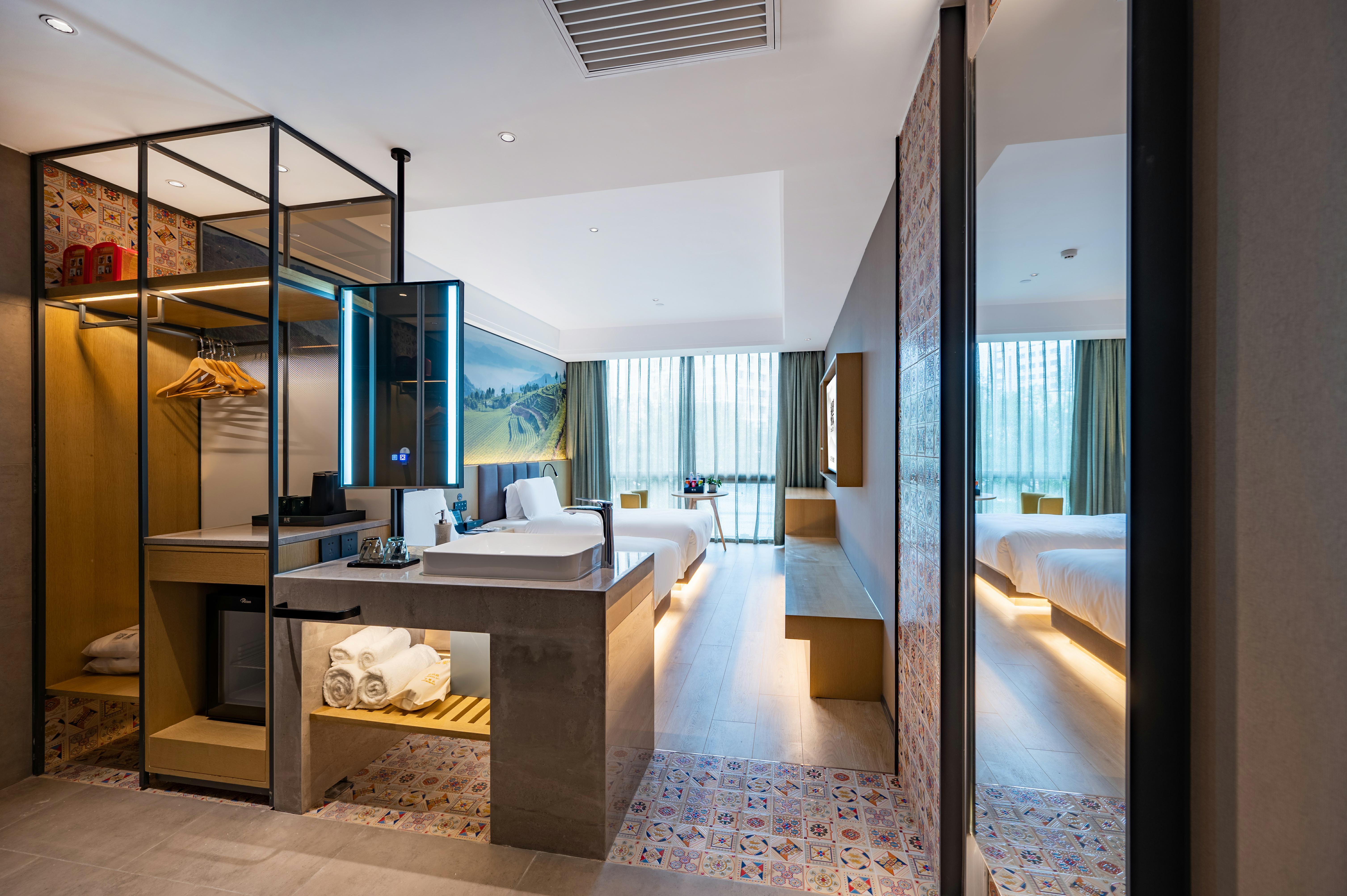 精选高级双床房（智能客控+电视投屏+迷你冰箱）