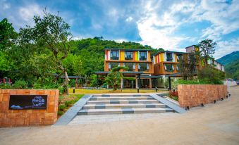 Qingyuan Tianzi Mountain Moonlight Treasure Box Resort hotel