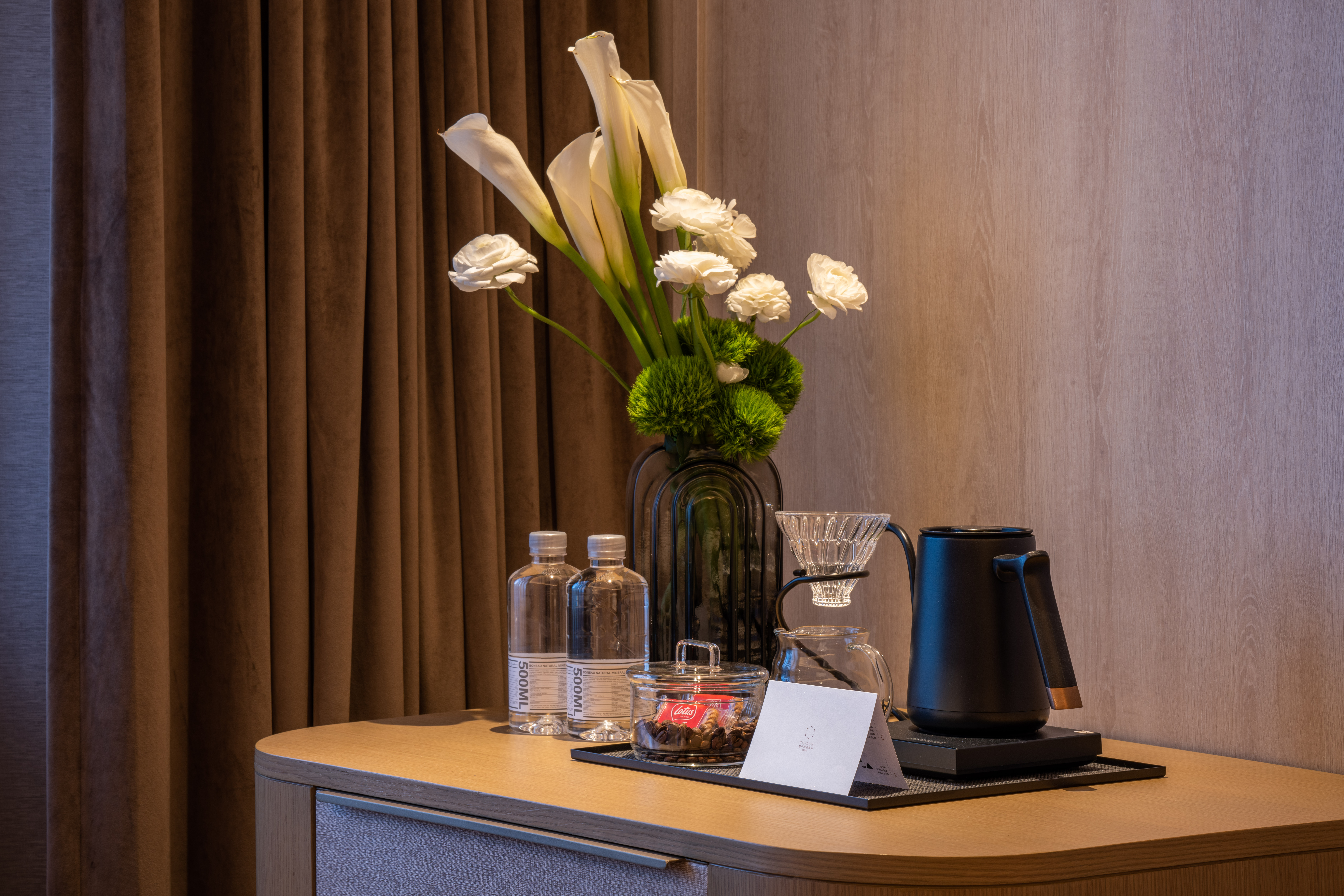 豪华大床房（智能客控+小冰箱+65寸投屏电视+零压床垫）