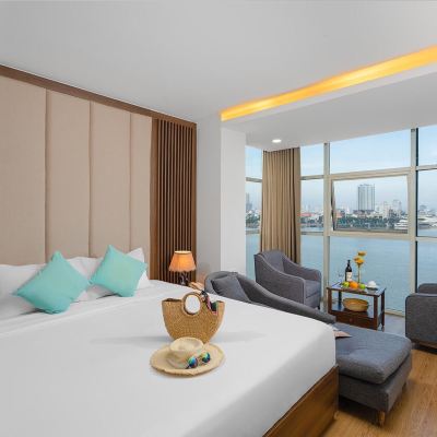 King room with River View