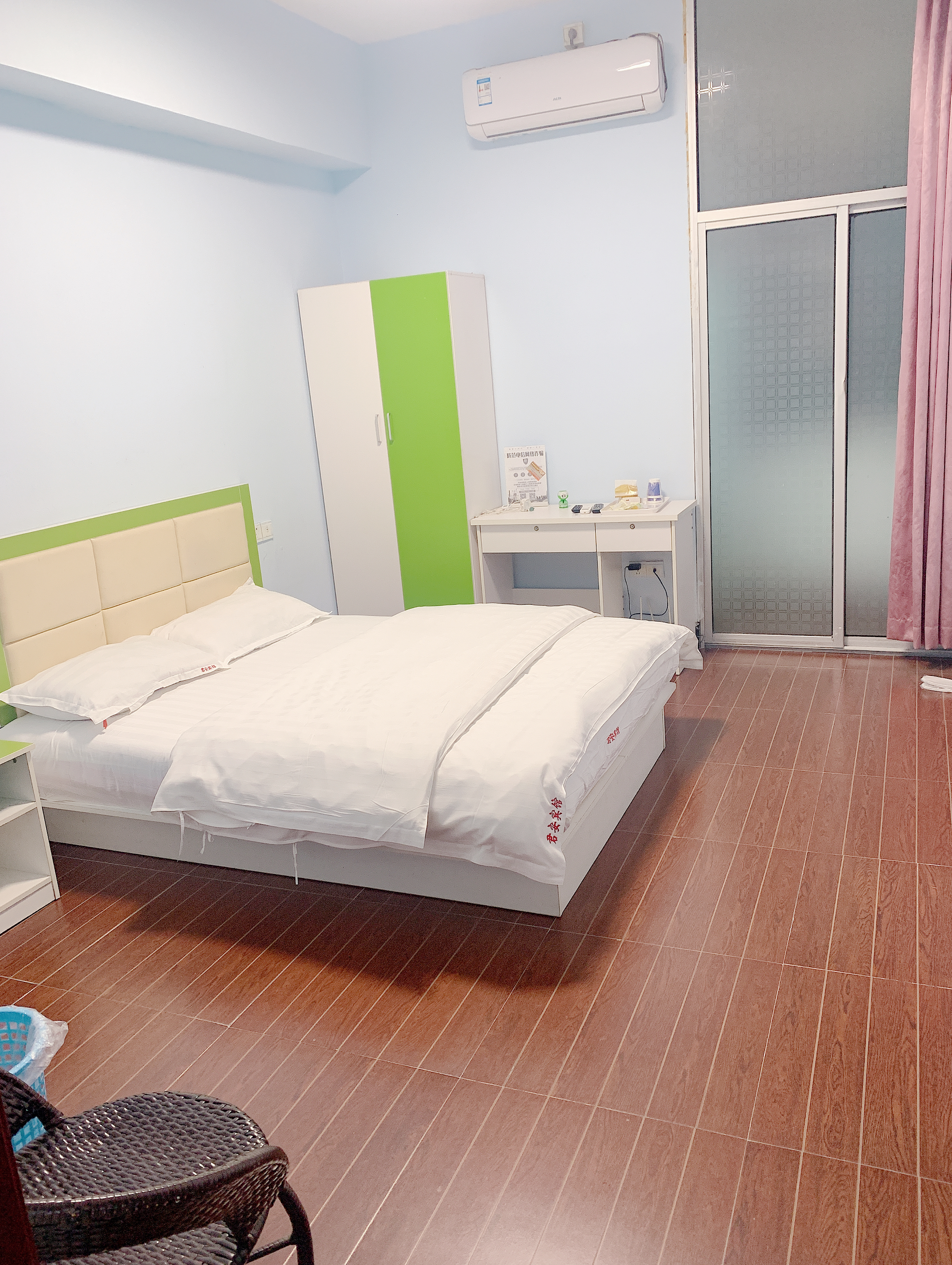 Junan Business Hotel普通單人房