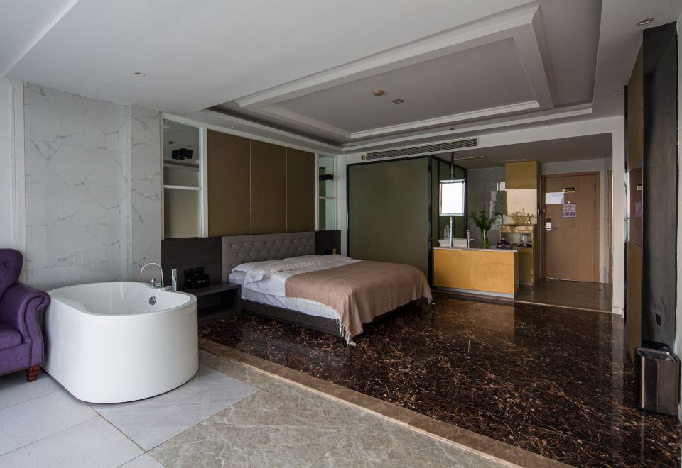 Miye Sea-view Holiday VillaUnparalleled Sea View Bath Balcony Room (180° Sea View + Marshall 3rd Gen Wireless Speaker + Xi Lai Men Deep Sleep Latex Pillow + Skin-Friendly Long Staple Cotton Linens + Smart Toilet + Tub)