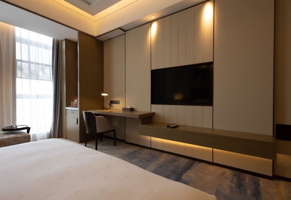 PTOSSOM HOTELBusiness Queen Room