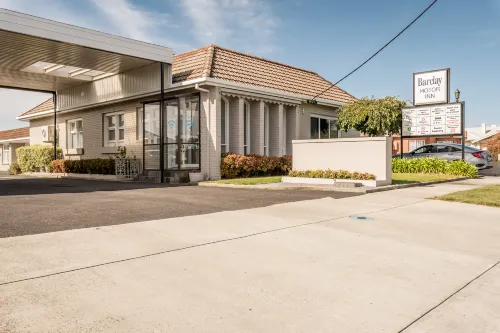 Barclay Motor Inn