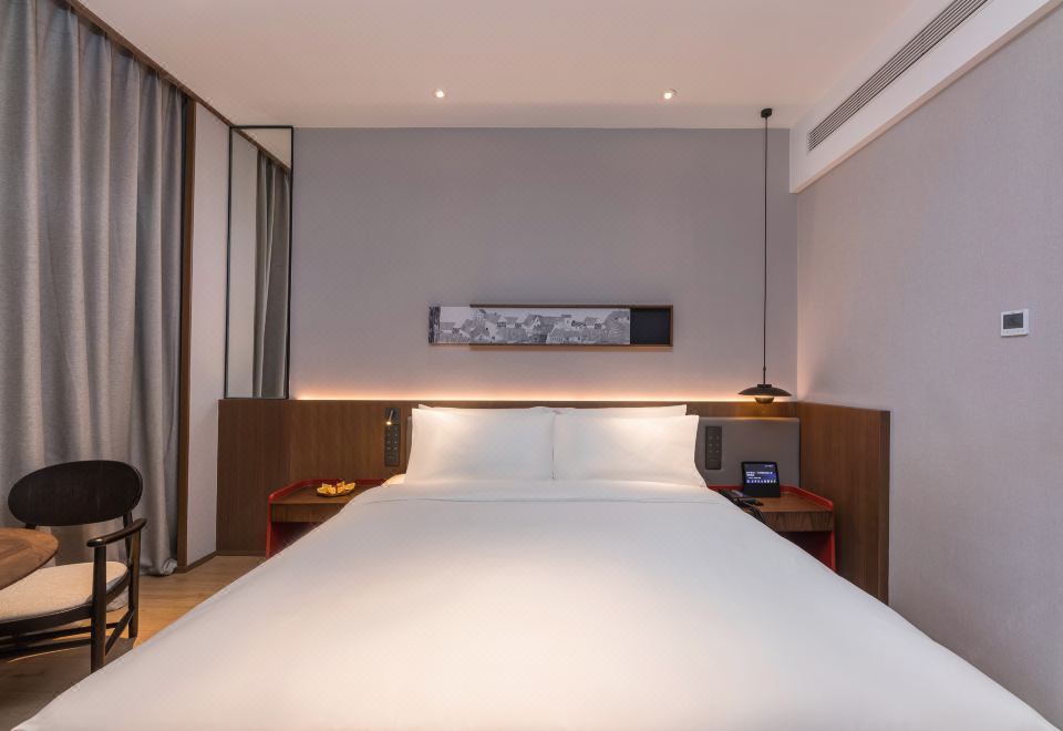 心怡标准大床房（智能客控+金可儿床垫+MiniBAR）