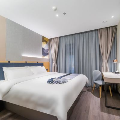 商務大床房A（電視投屏） 如家商旅飯店（汕頭會展中心萬象城店）優惠