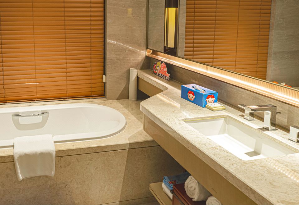 Sheraton Yunfu Xinxing HotelParent-child room（Double bed）