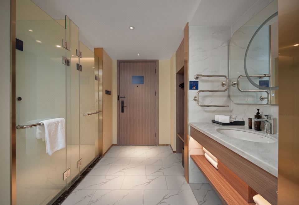 高級雙床房（65寸可投屏+小冰箱＋加熱毛巾桿）