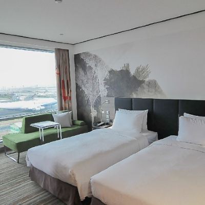 Superior Twin Room With Airport View