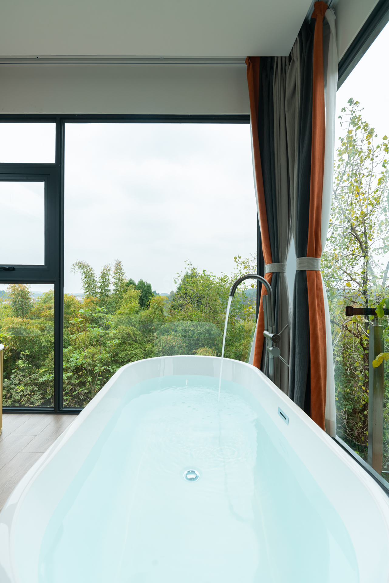 舞蝶·景观浴缸房（空调-网红打卡-大浴缸景观--棋牌娱乐）