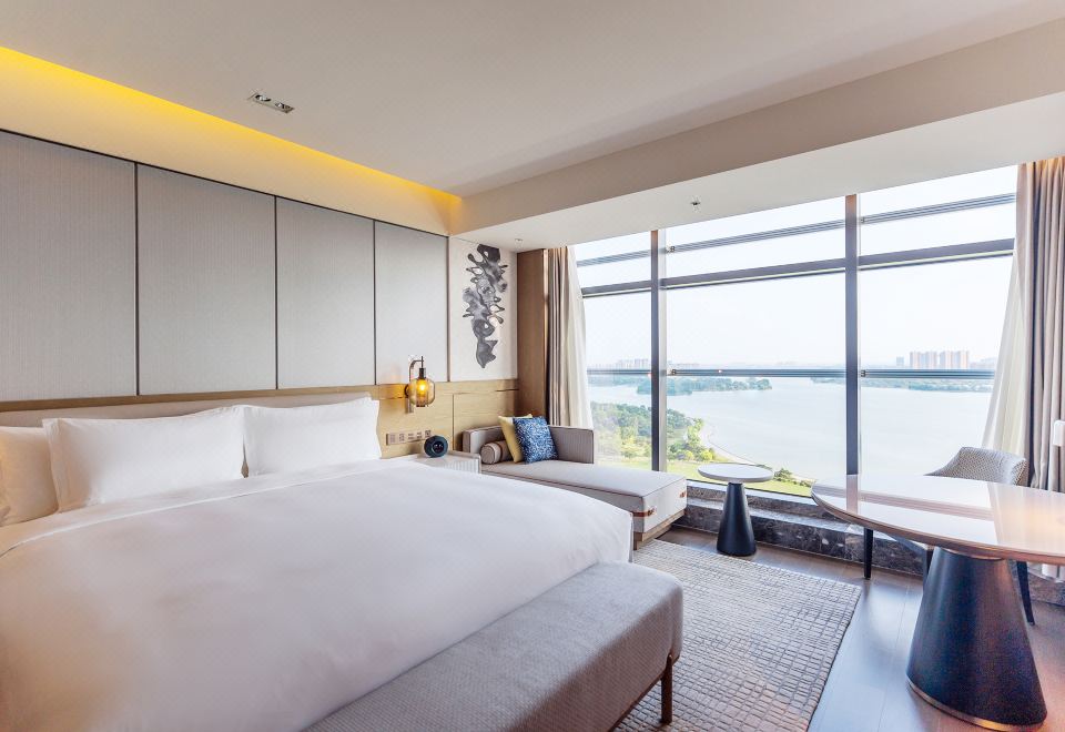 Cordis, XuzhouDeluxe Lake-view Queen Room