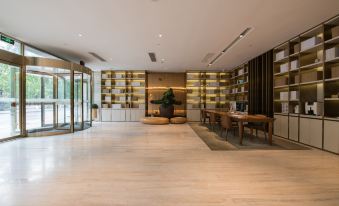 Ji Hotel (Chengdu Taikoo Li Binjiang Road)