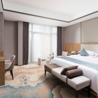 奢享浴缸大床房（全景落地窗） 金慶盛金鑽飯店（萬象城南寧火車東站店）優惠