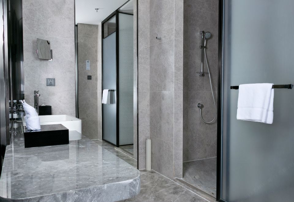 Courtyard by Marriott Shenzhen NorthwestDeluxe 2-bed Room