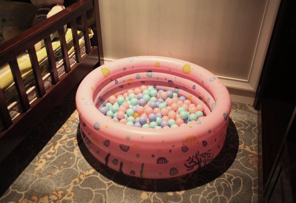 行政温馨家庭房