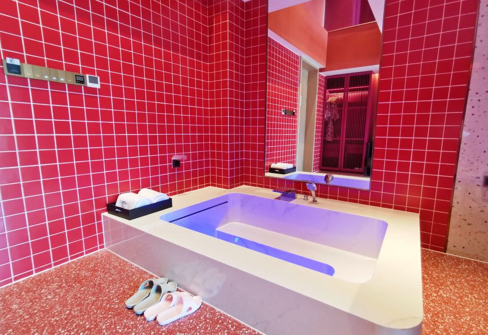 星夢·浪漫紅館復式私湯大床別墅