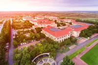 Avanna Hotel Отели в г. 