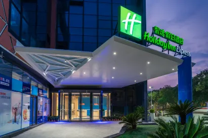 Holiday Inn Express Yangjiang City Center, an IHG Hotel