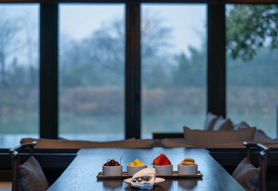 豪华湖景泳池双卧别墅