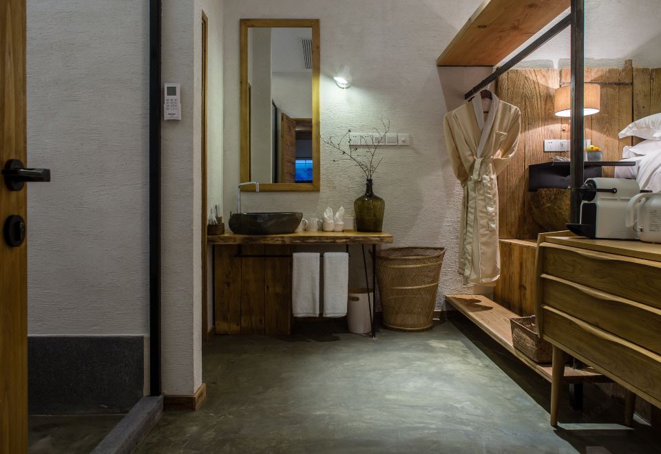 Guestroom - 7-Person Occupancy (Whole building)