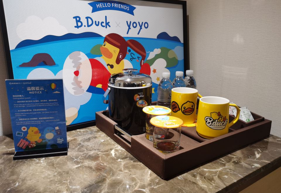 Pine City Hotel ShanghaiB.Duck Themed Family Room