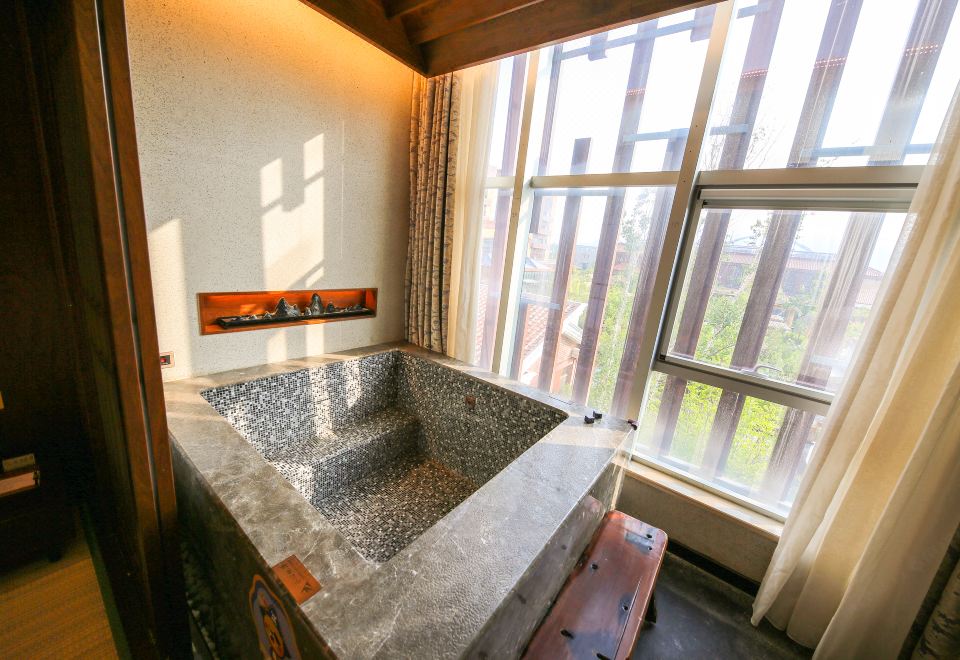 Baihualin Hot Spring Valley HotelPea Planet Theme Family Double Bed Room