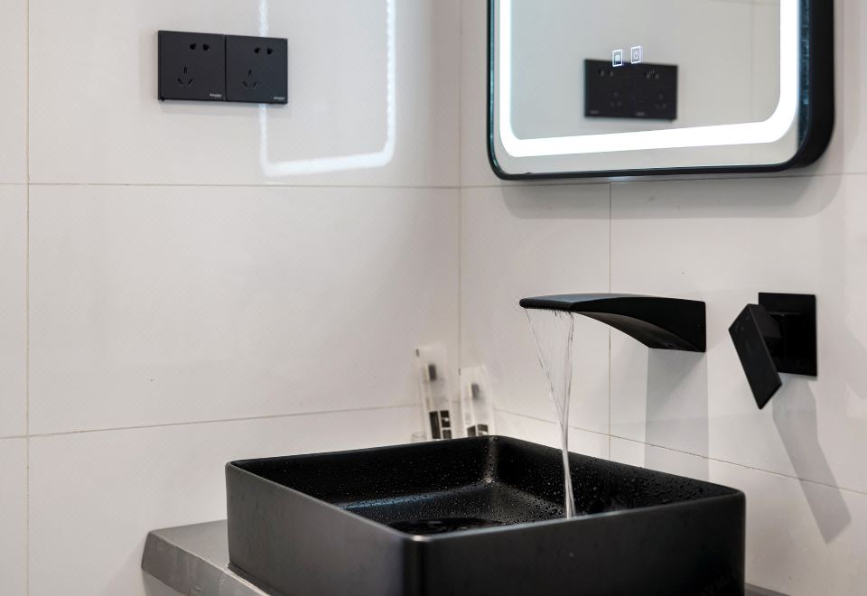 江景浴缸大床房（揽景落地窗+解压深泡浴缸+暖气加持）