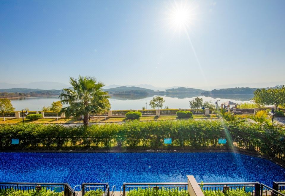 Baodun Lake Hushan Hot Spring Resort2-bed Room With Sea View