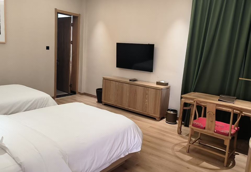 Tianhe Hotel DunhuangSpecial Queen Room