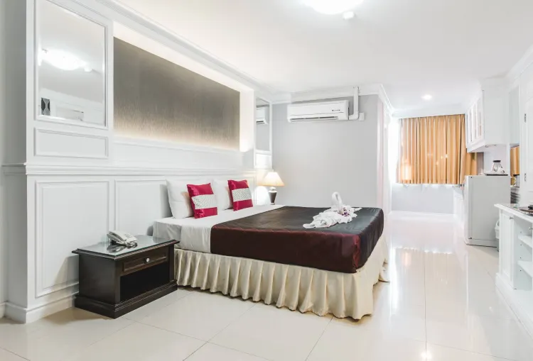 ห้องดีลักซ์ เตียงใหญ่ 1 เตียง